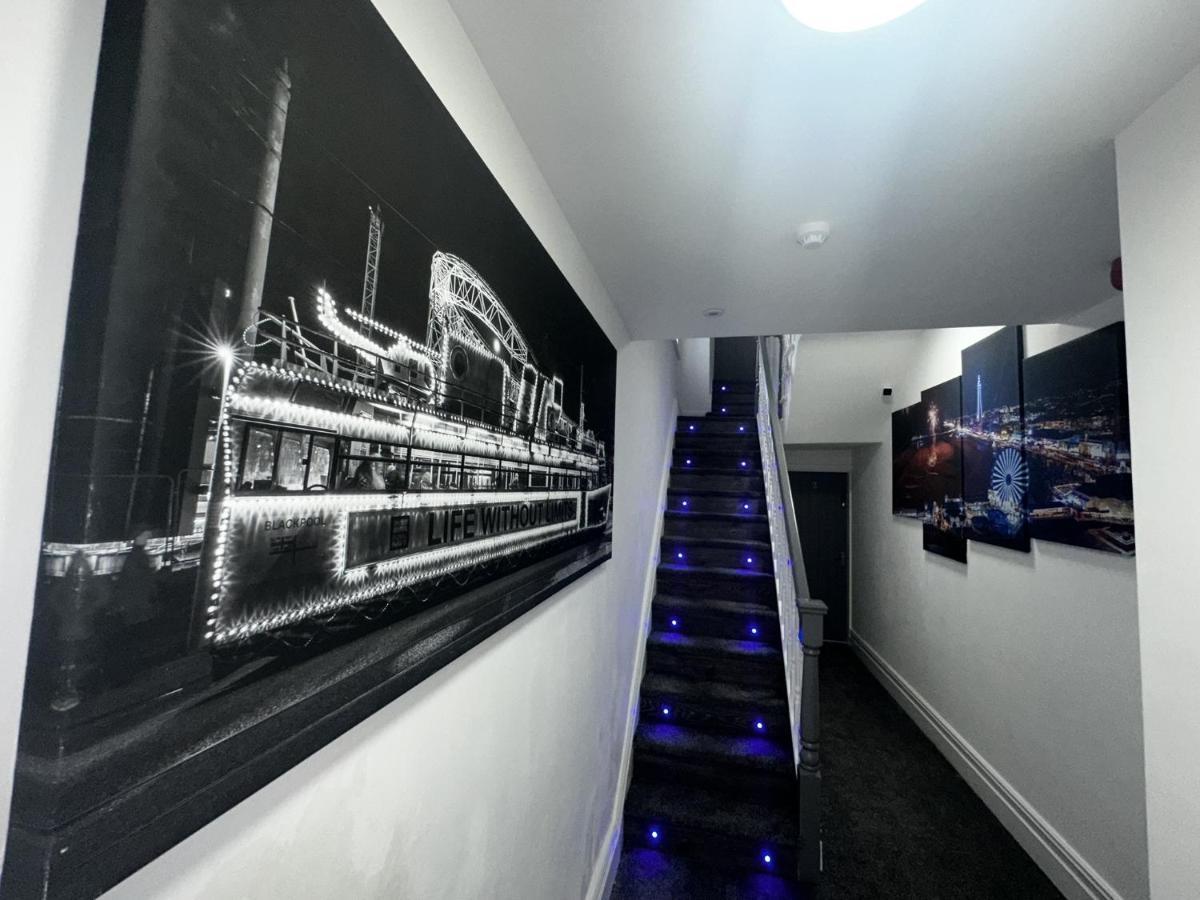 New Osborne Luxury Hottub And Jacuzzi Suites Blackpool Bagian luar foto