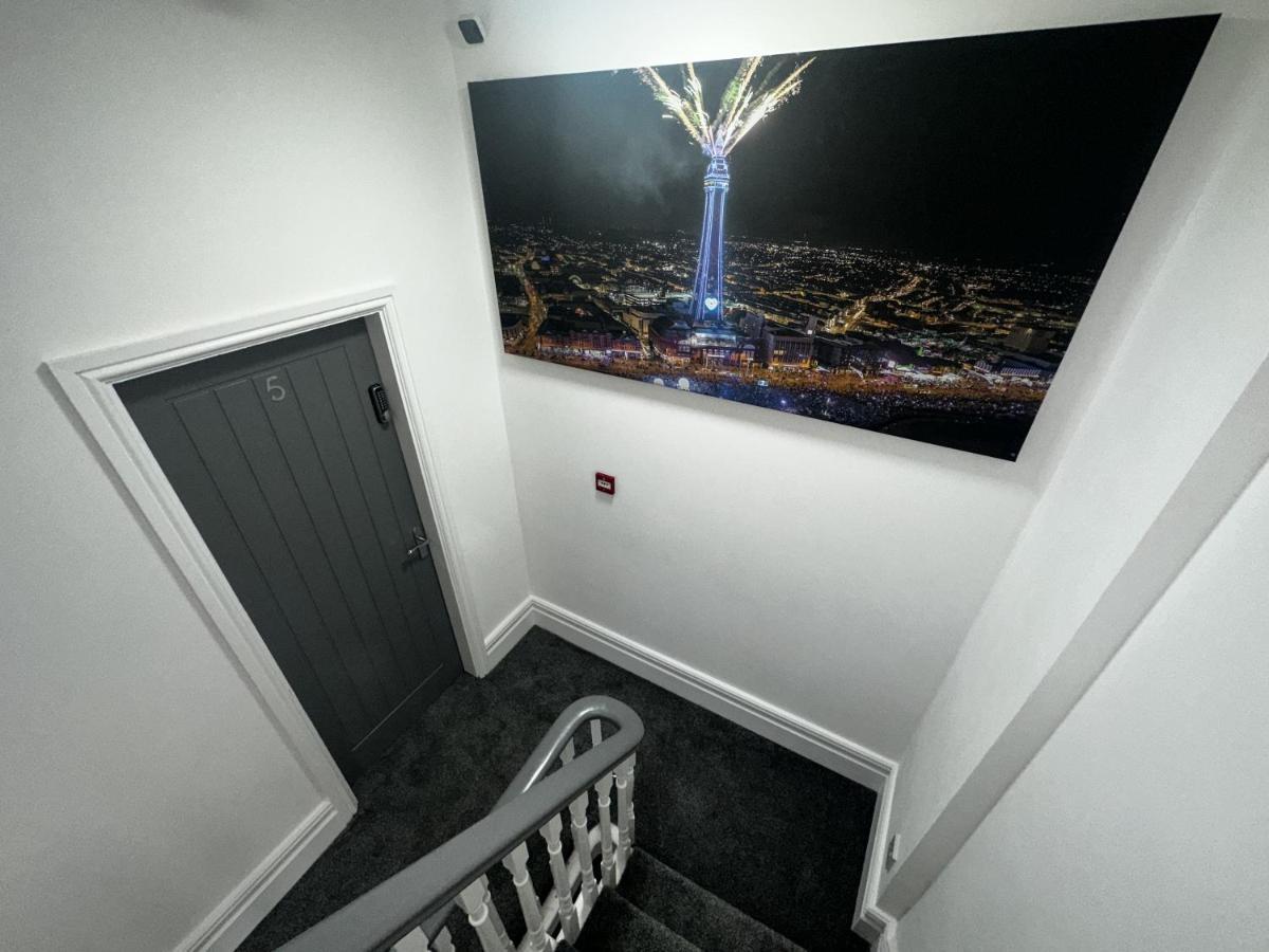 New Osborne Luxury Hottub And Jacuzzi Suites Blackpool Bagian luar foto