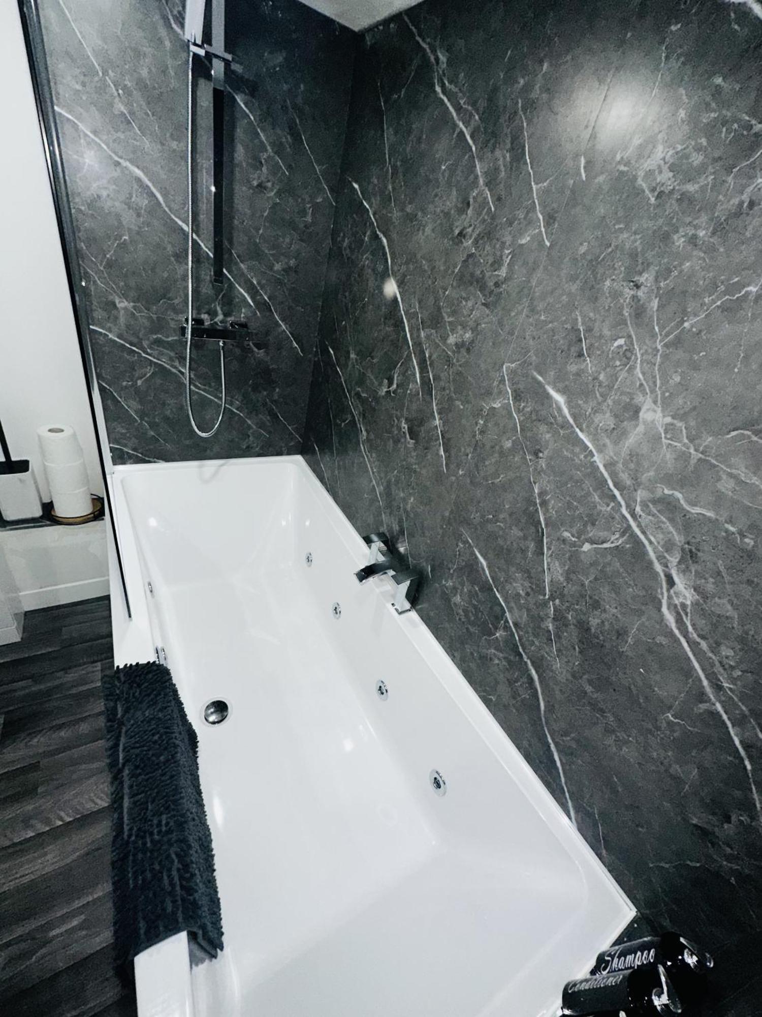 New Osborne Luxury Hottub And Jacuzzi Suites Blackpool Ruang foto